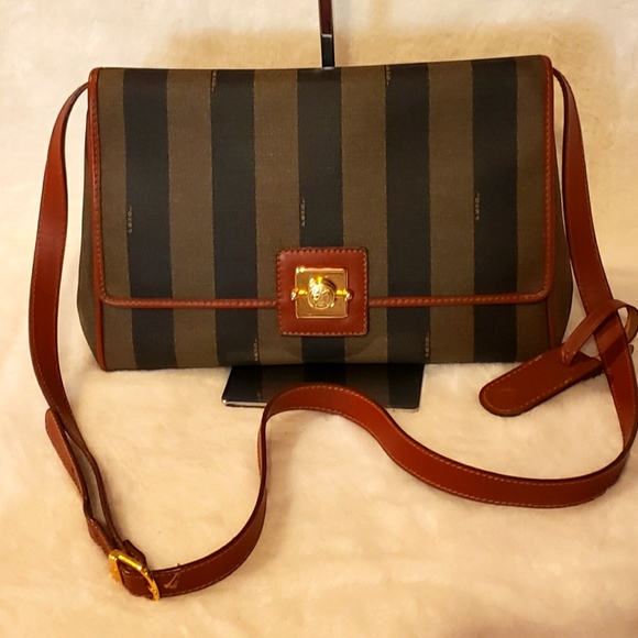 ❤ S.O.L.D ❤ Vintage FENDI crossbody Bag - Picture 1 of 11